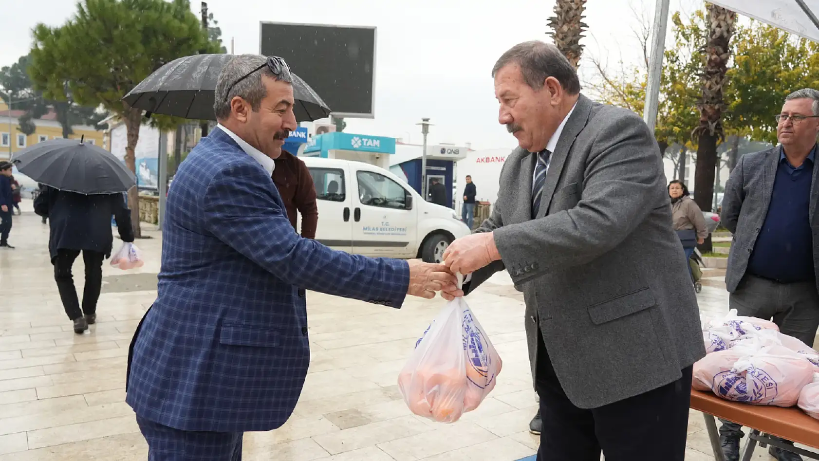 Milas Belediyesi Hem Üreticiye Hem De Tüketiciye Destek Oldu
