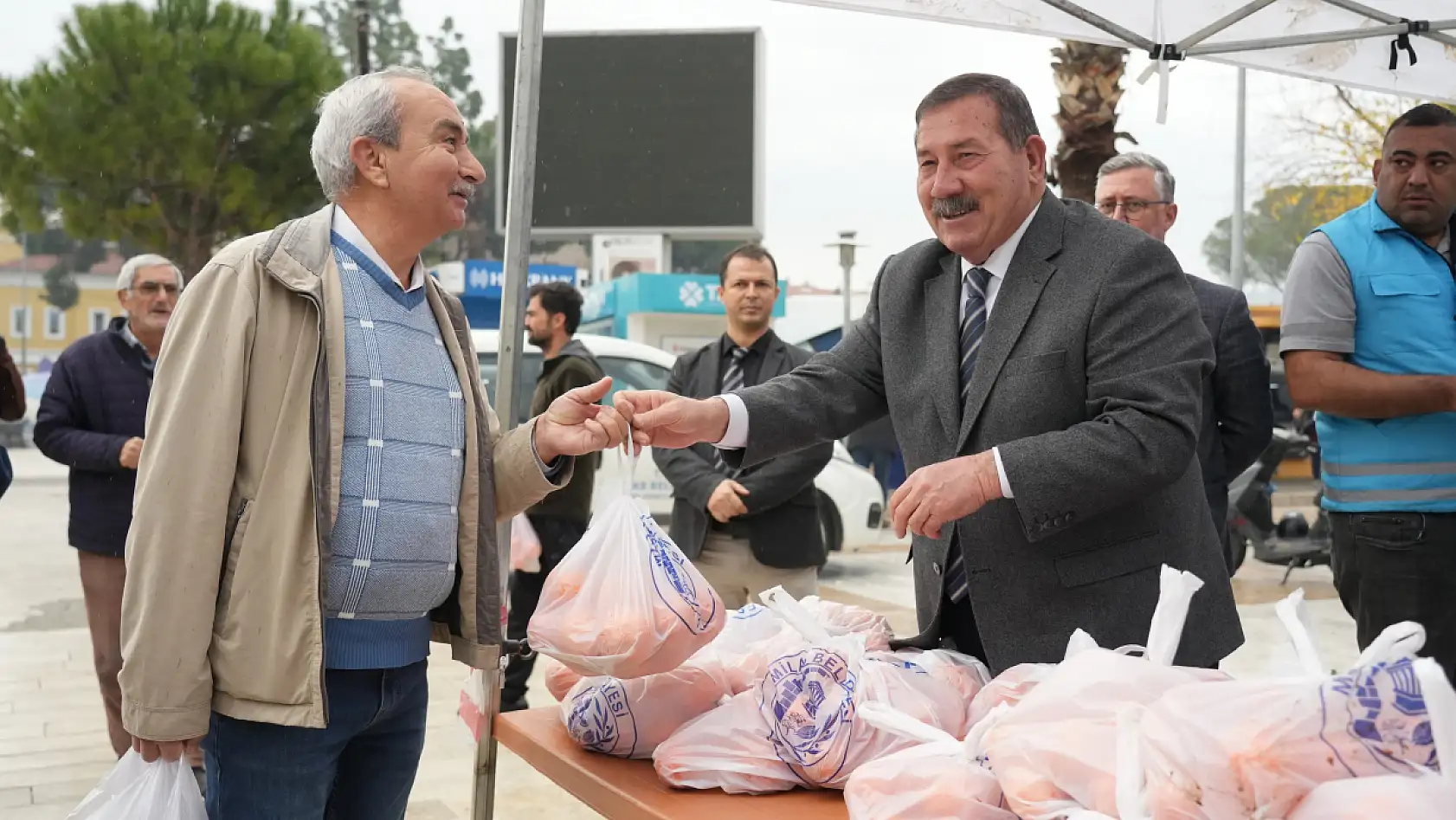 Milas Belediyesi Hem Üreticiye Hem De Tüketiciye Destek Oldu