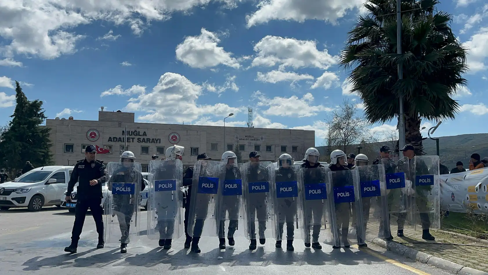 Muğla'da İmamoğlu'na Destek Yürüyüşünde Polis Müdahalesi