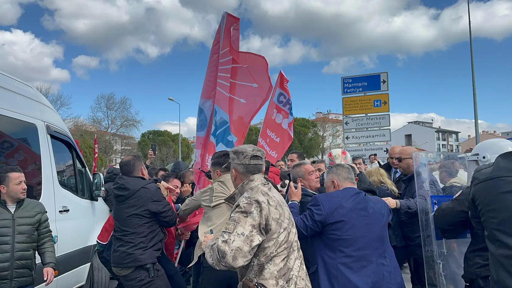 Muğla'da İmamoğlu'na Destek Yürüyüşünde Polis Müdahalesi