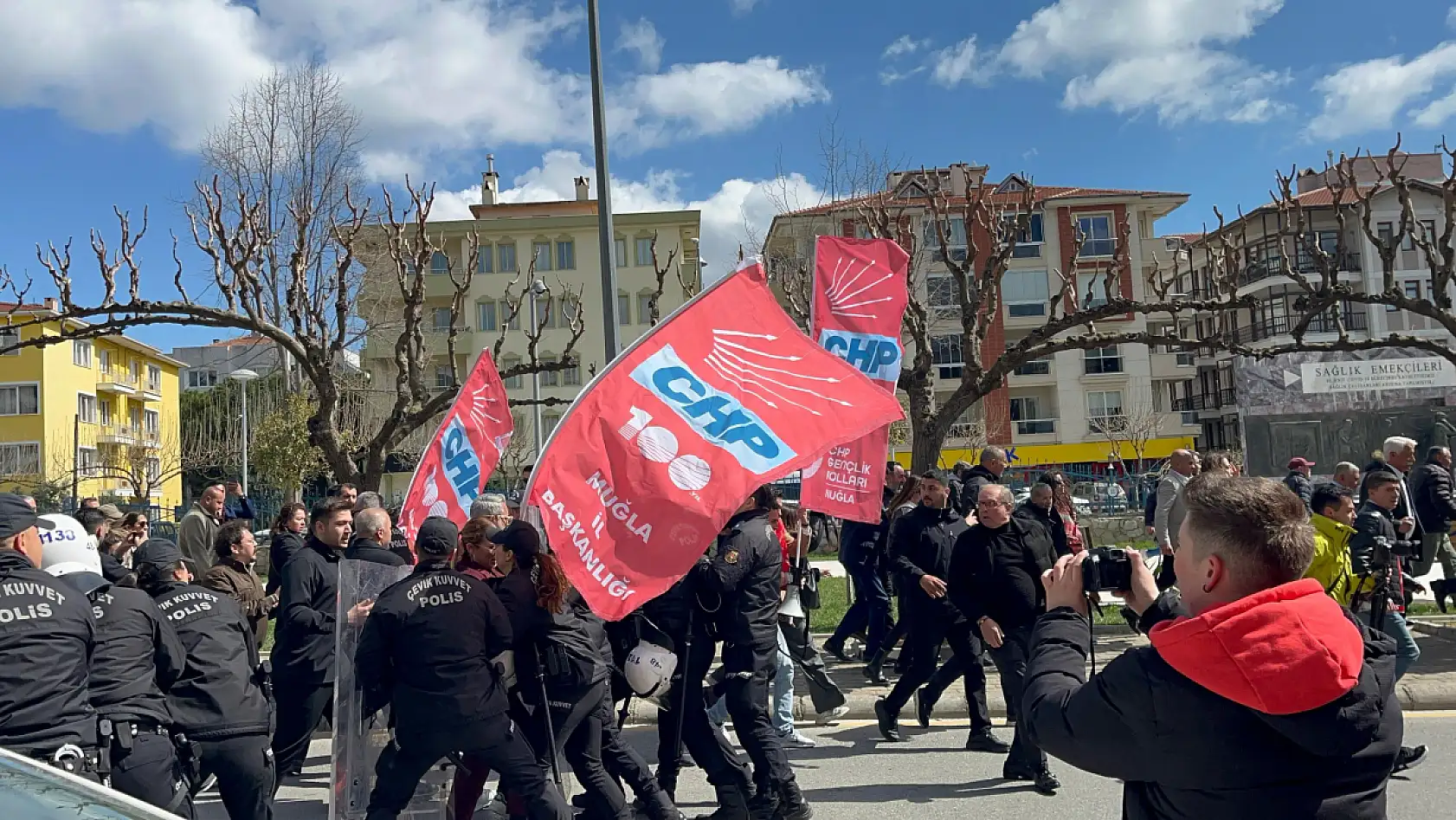 Muğla'da İmamoğlu'na Destek Yürüyüşünde Polis Müdahalesi
