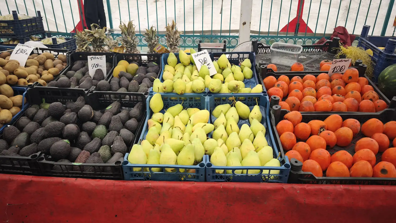 Fethiye Salı Pazarı Esnafı cevapladı: Meyve fiyatları yüksek mi?