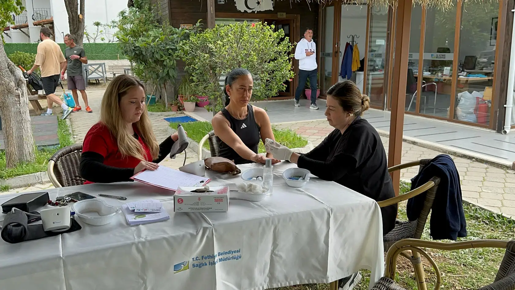 Fethiye Belediyesi'nden kan şekeri tansiyon ölçümü sağlık taraması