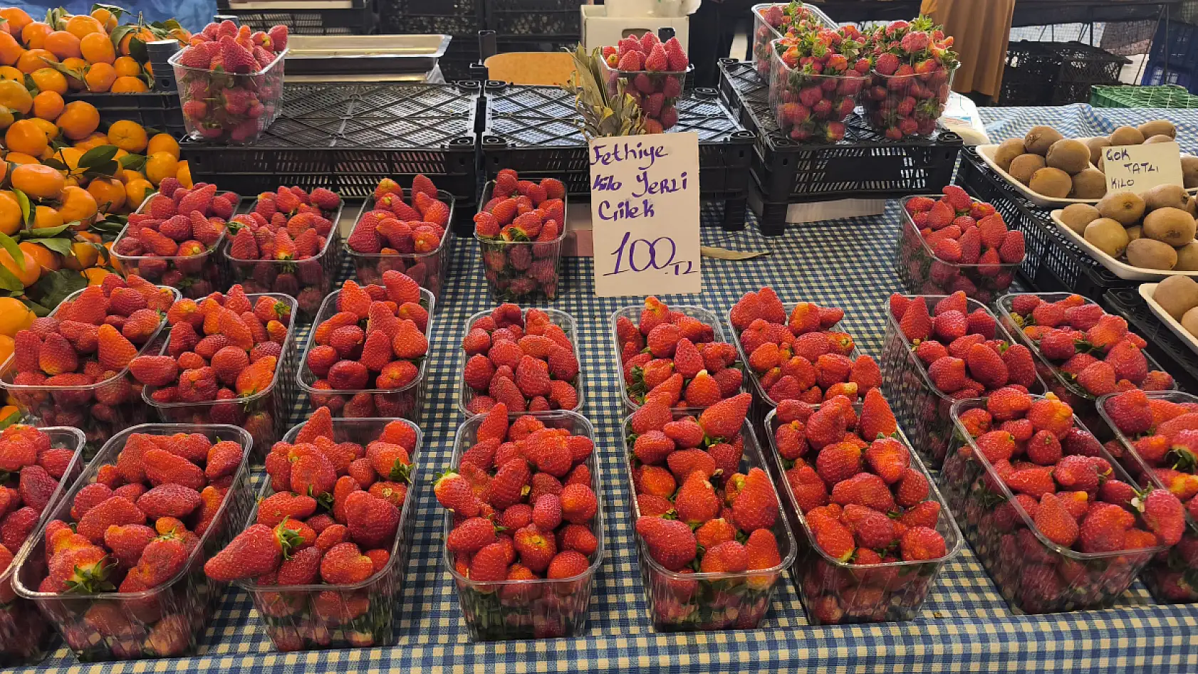 Fethiye Cumartesi Pazarı, arefe gününde doldu taştı