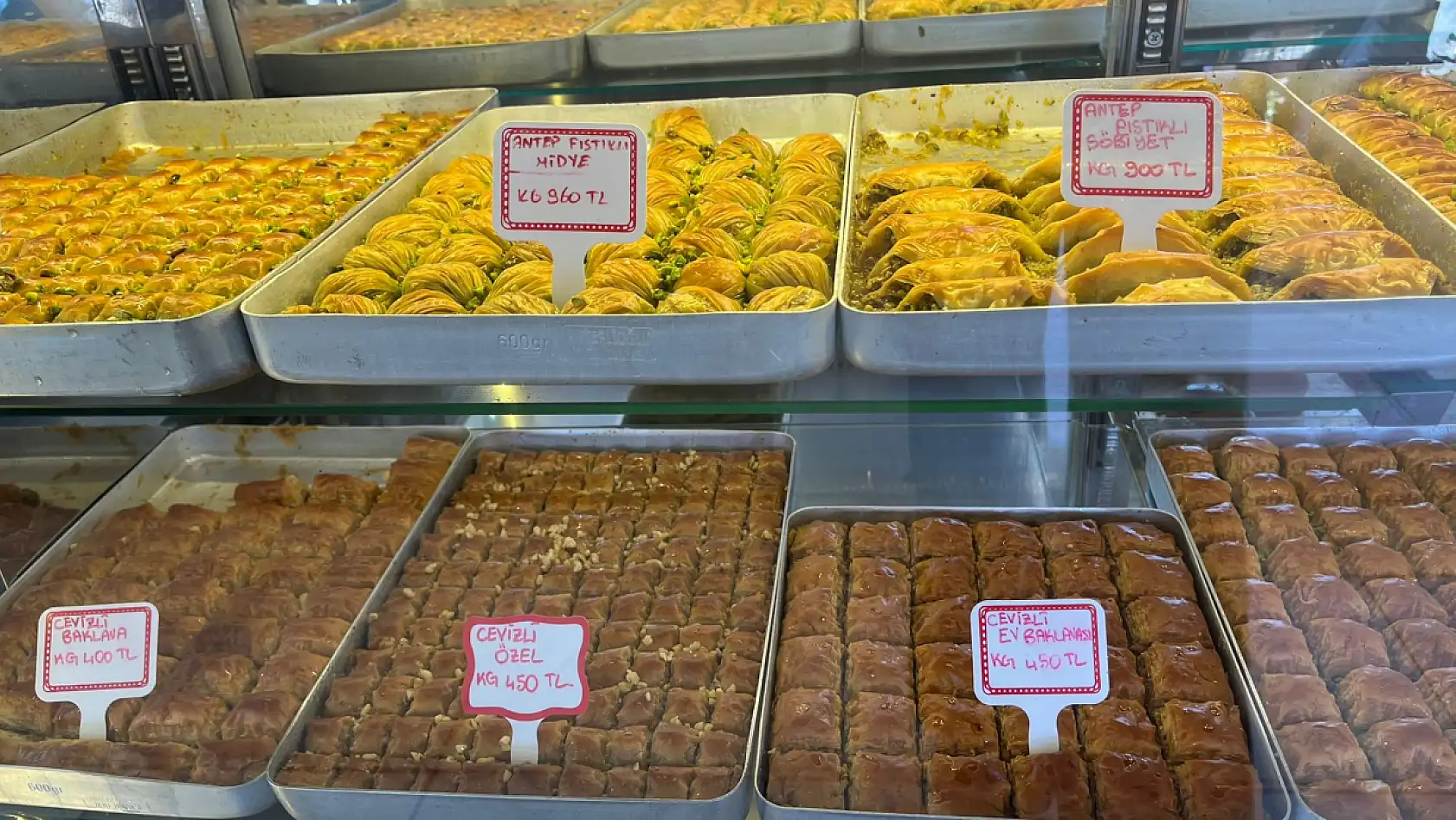 Fethiye'de Bayram Tatlılarına İlgi Arttı: Anteplioğlu Tatlı Dünyası'nda İndirim