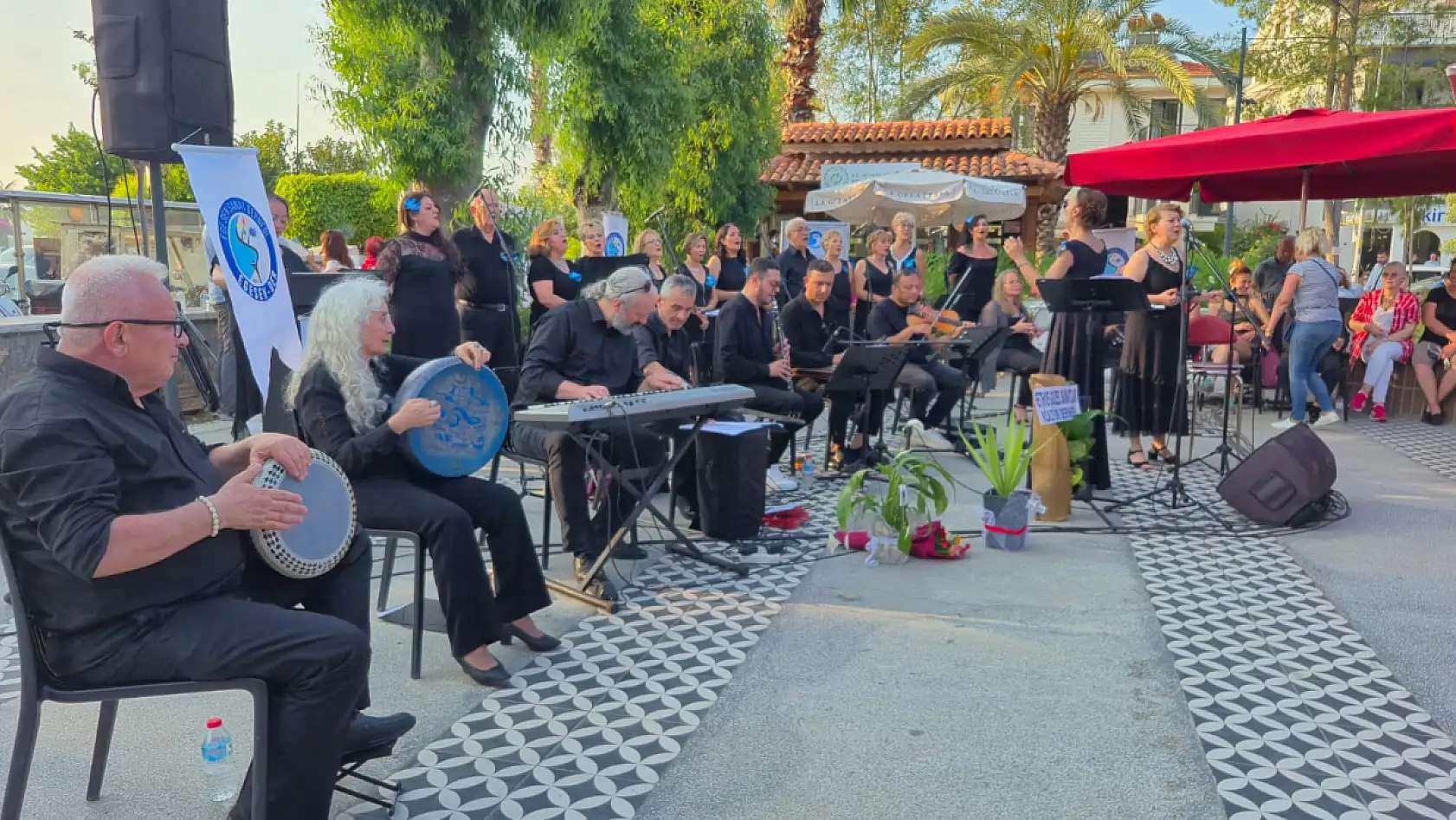 Fethiye Bahriye Üçok Parkı'nda Düzenlenen 'Körfezde Akşam' Konseri Büyük Beğeni Topladı