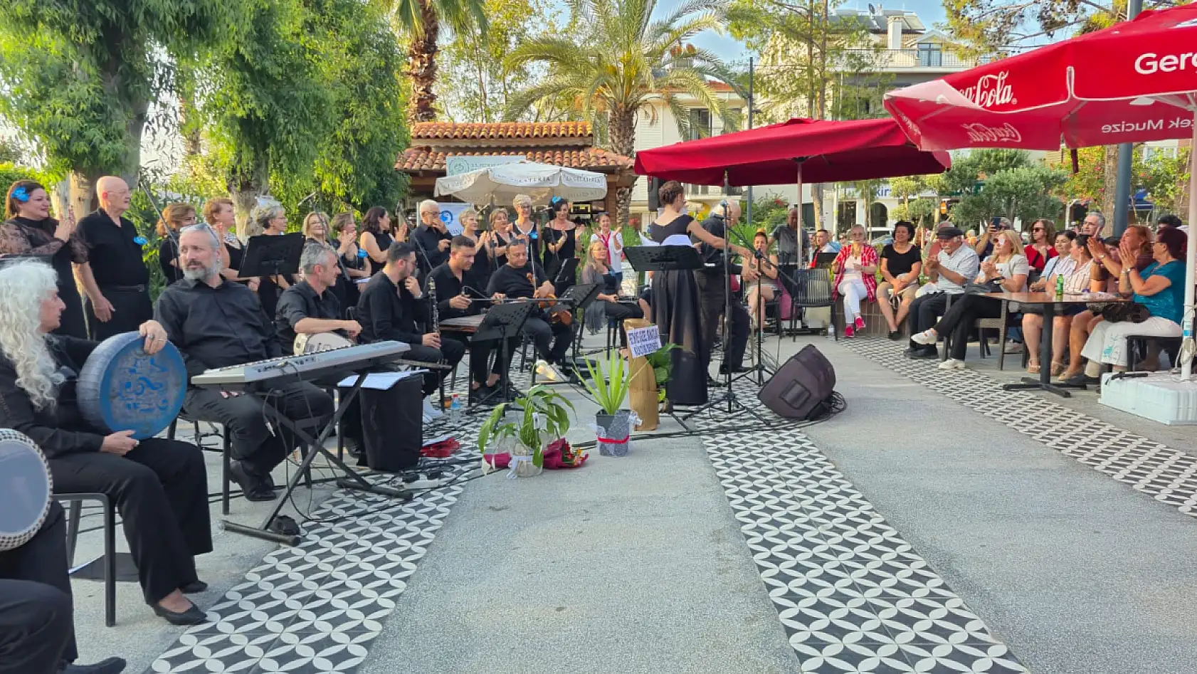 Fethiye Bahriye Üçok Parkı'nda Düzenlenen 'Körfezde Akşam' Konseri Büyük Beğeni Topladı