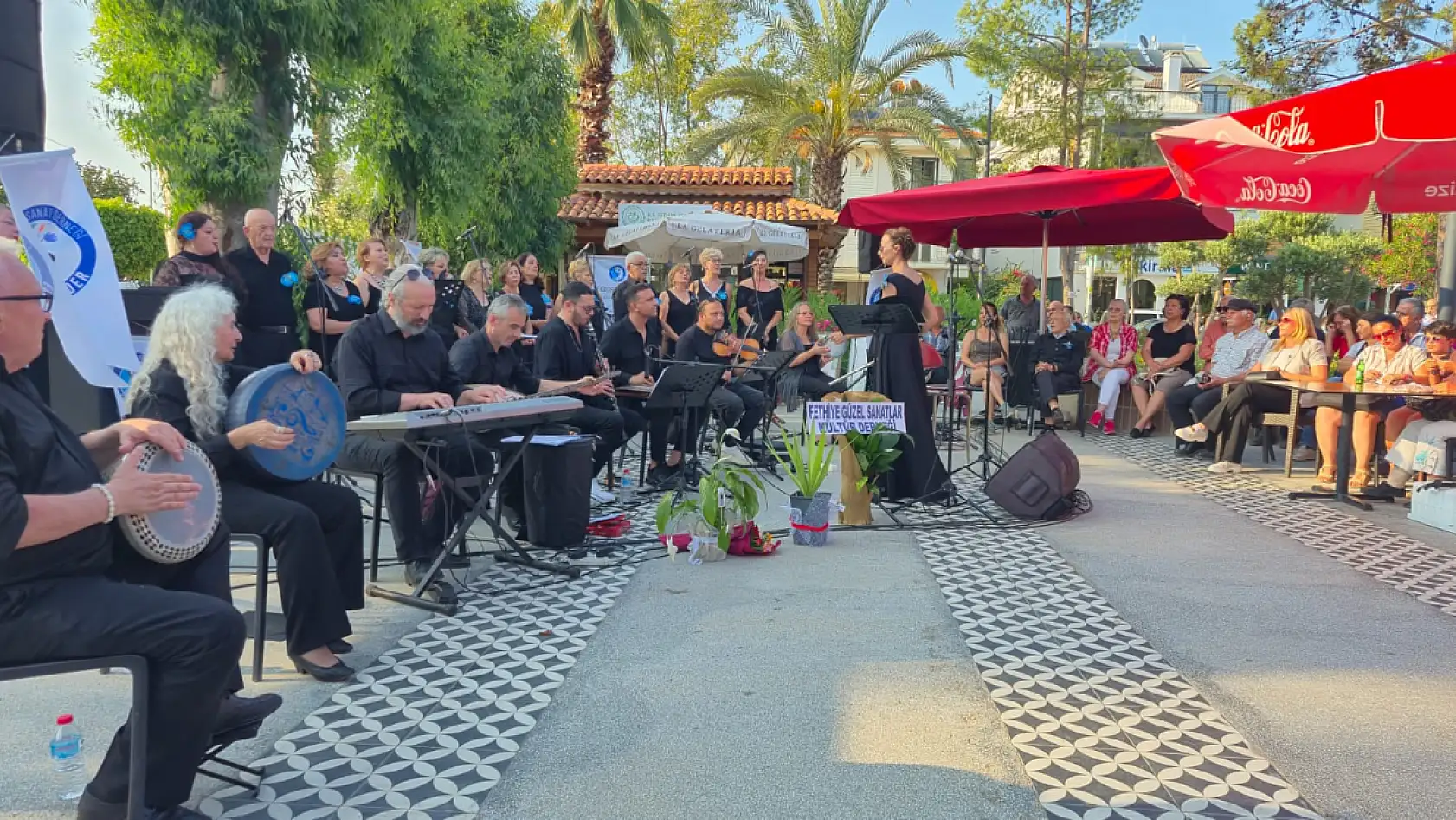 Fethiye Bahriye Üçok Parkı'nda Düzenlenen 'Körfezde Akşam' Konseri Büyük Beğeni Topladı