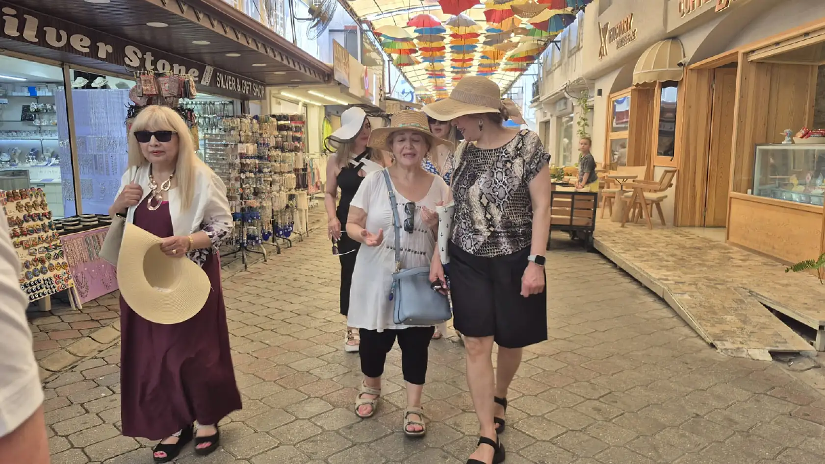 Fethiye'ye gelen turistler buraya bayıldıklarını söylüyor
