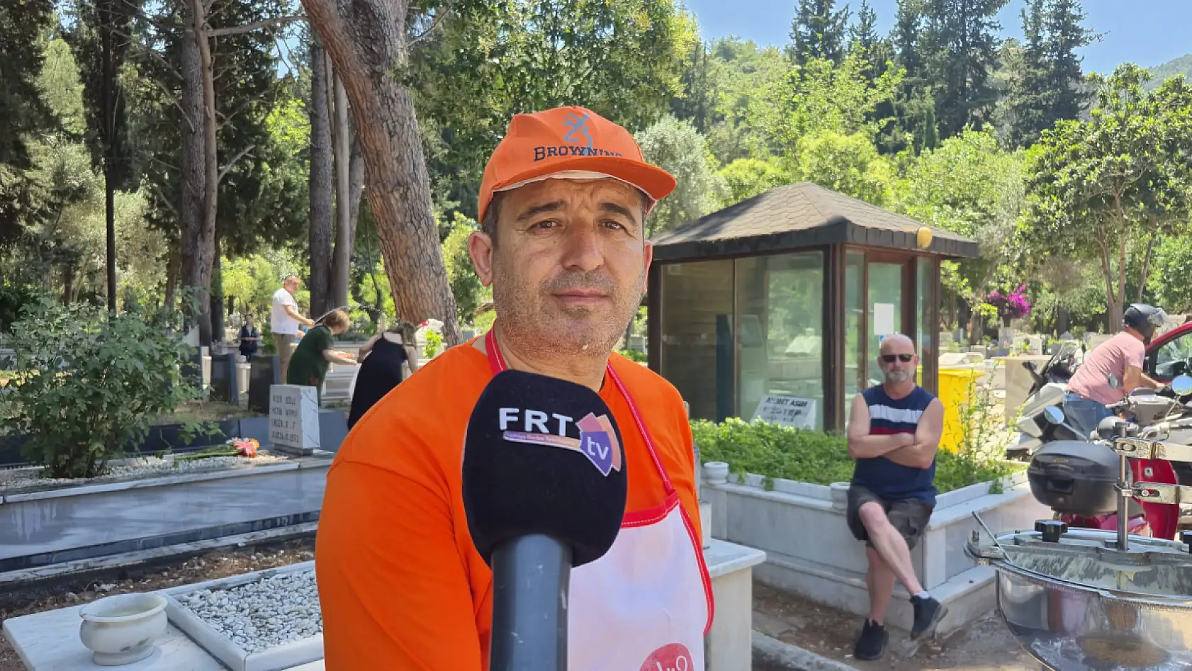 Fethiye'de Arife Günü'nde mezarlıklarda yoğunluk yaşanıyor