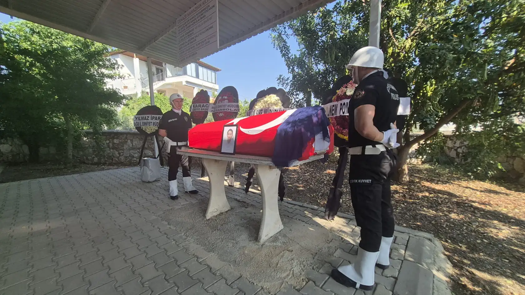 Fethiyeli Polis Memuru Burcu Ertem Son Yolculuğuna Uğurlandı