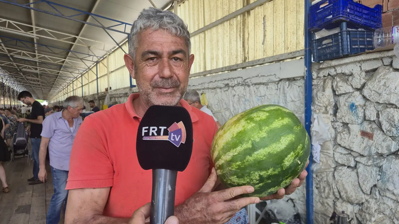 Fethiye'de karpuz mevsimi geldi ve Cuma Pazarı'ndaki yerini aldı