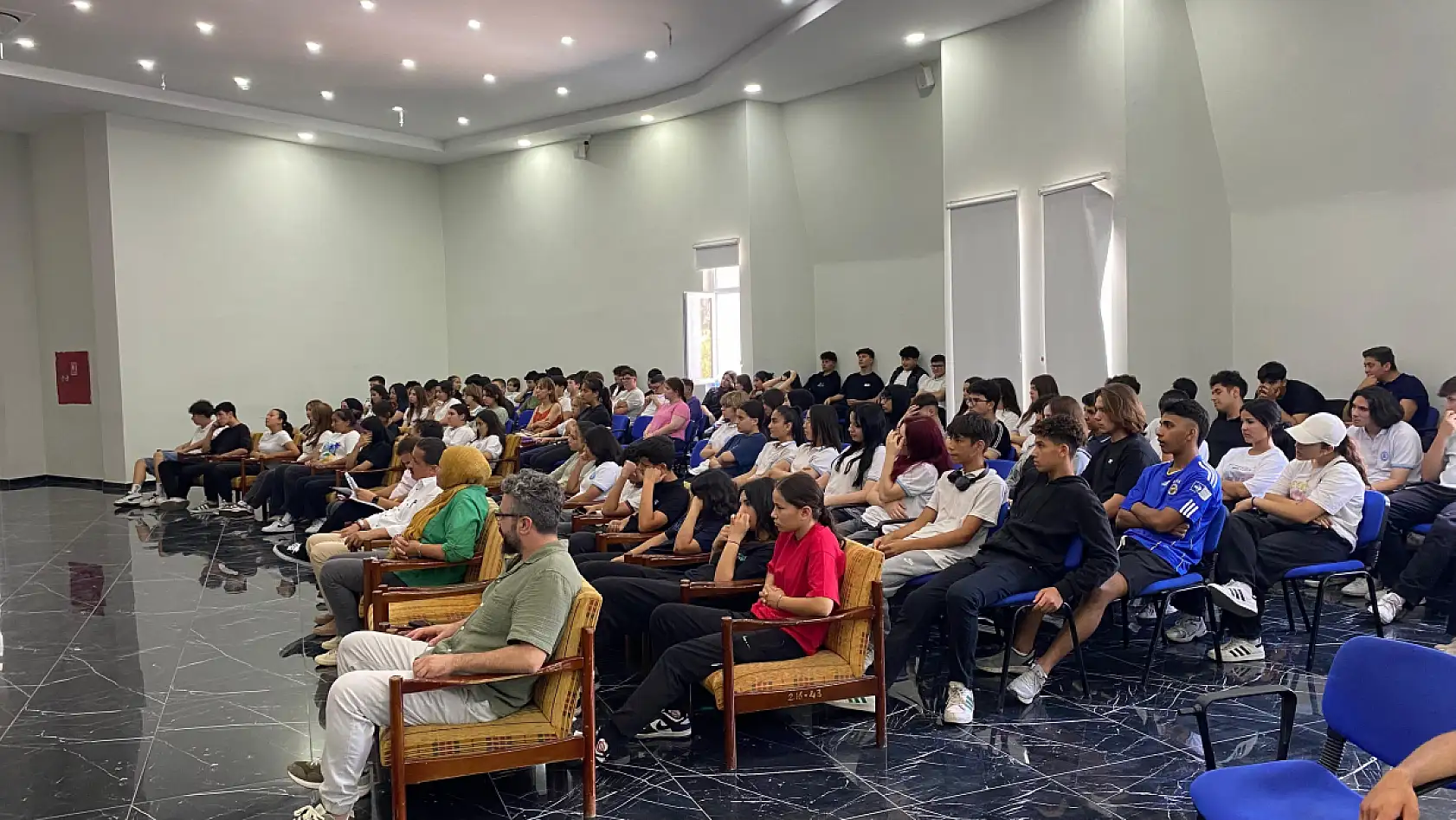 Fethiye'de 'Suç Haberlerinin Gençlerin Değer Algılarına Etkisi' Paneli Düzenlendi