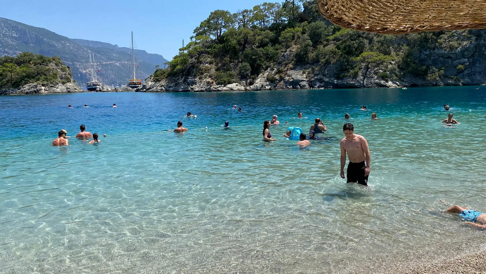 Fethiye'nin Mavi Bayraklı Plajı Kumburnu, Tatilcilerin Gözdesi