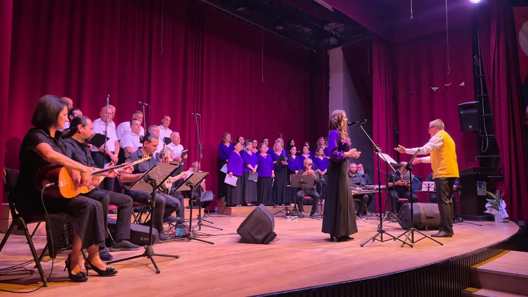 Fethiye'de 'Ustaların Dilinden' Konseriyle Muhteşem Sezon Finali