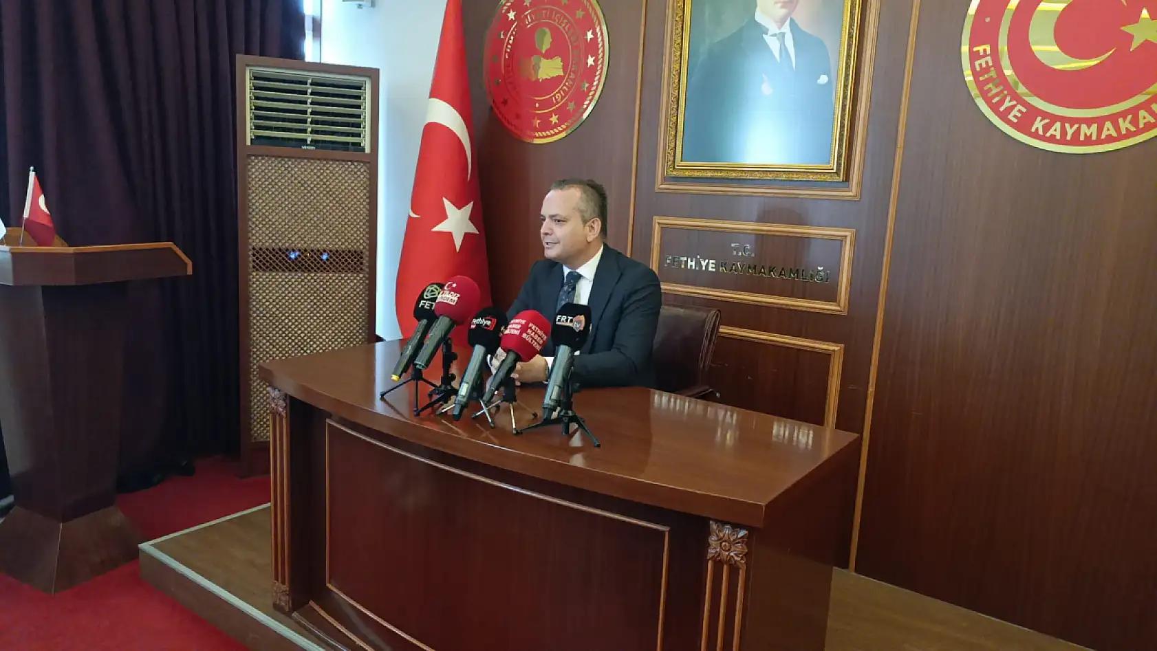 Fethiye'nin Yeni Kaymakamı Fatih Akkaya Çiçeklerle Karşılandı