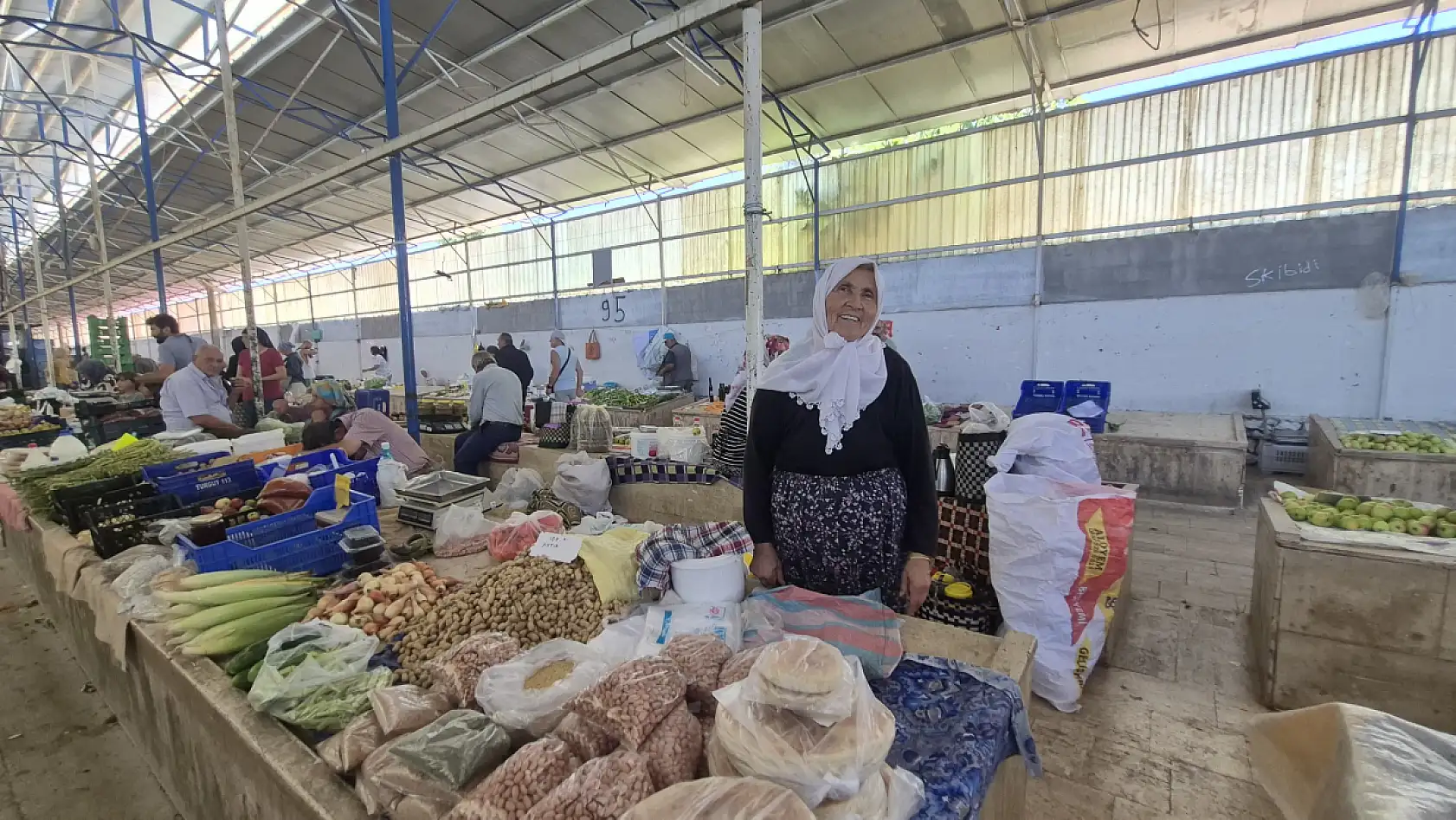 Fethiye Cuma Pazarı'nda durgunluk hâkim, 'Turizm çok zayıf'