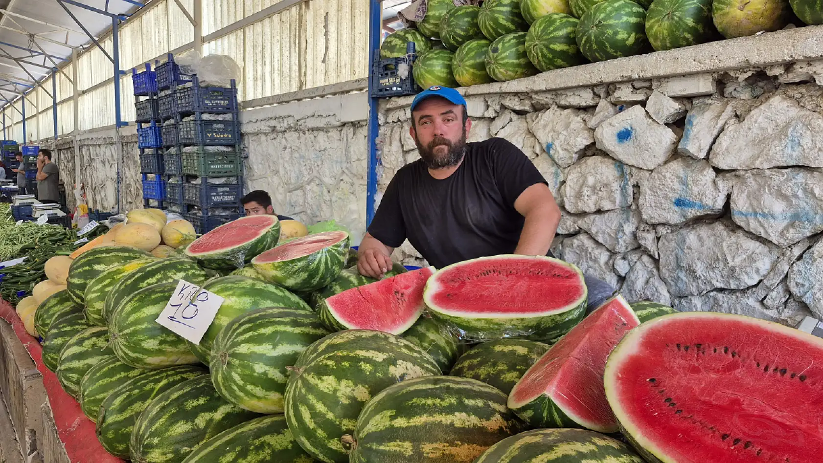 Fethiye Salı Pazarı'nda yoğunluk kendini belli etmeye başladı