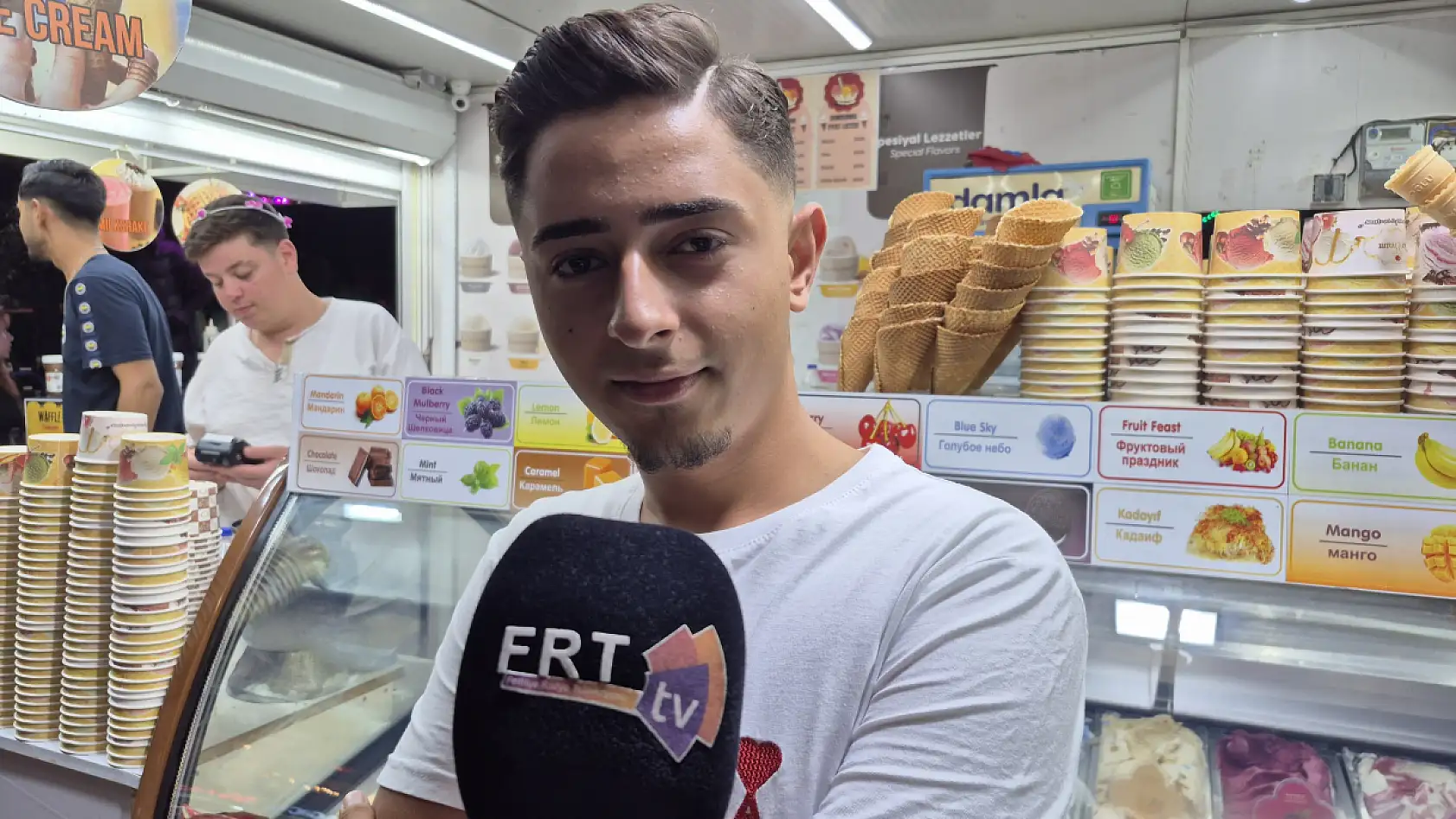 Fethiye Hisarönü'nde Dondurma Satışları Hareketlendi: Topu 100 Lira