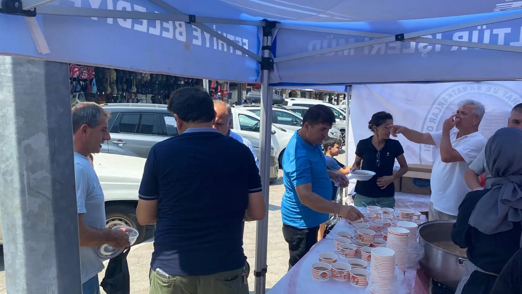 Fethiye Esnaf ve Sanatkârlar Odası, Çarşı'da Aşure Etkinliği Düzenledi