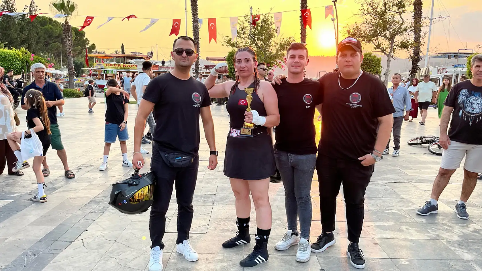 Fethiyeli Kadın Boksör Pınar Kahya, Rakibi Sevim Ada'yı 4-0 Mağlup Etti