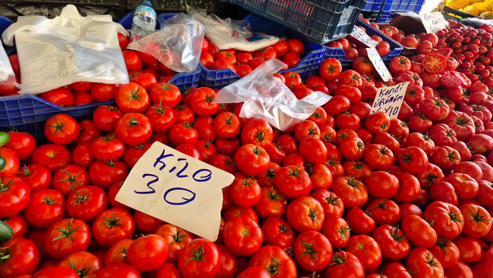 Fethiye Salı Pazarı'nda hareketlilik sürüyor