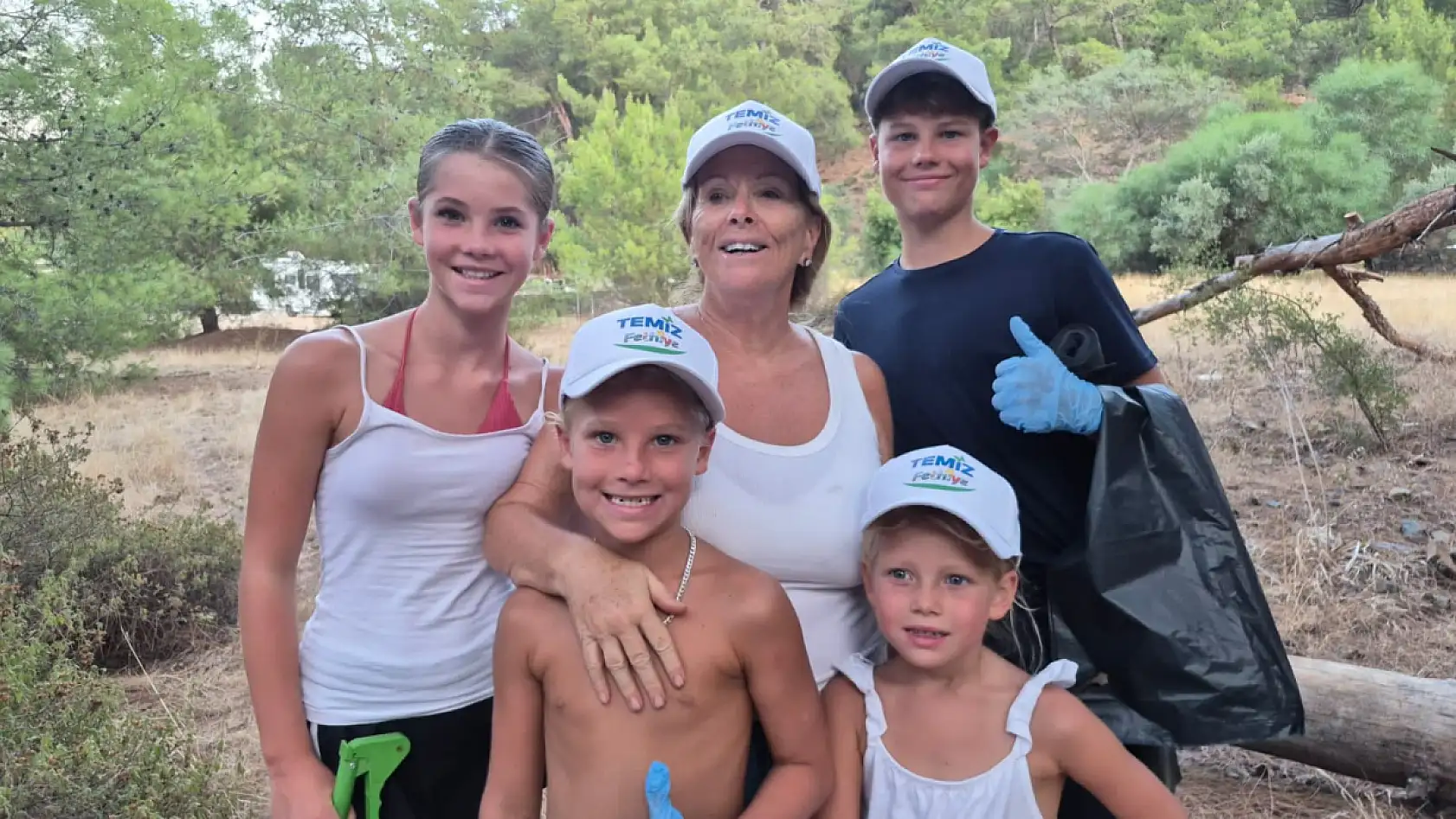 İngiliz Virginia Howes, Kayaköy'de 7 Yıldır Çevre İçin Gönüllü Temizlik Yapıyor