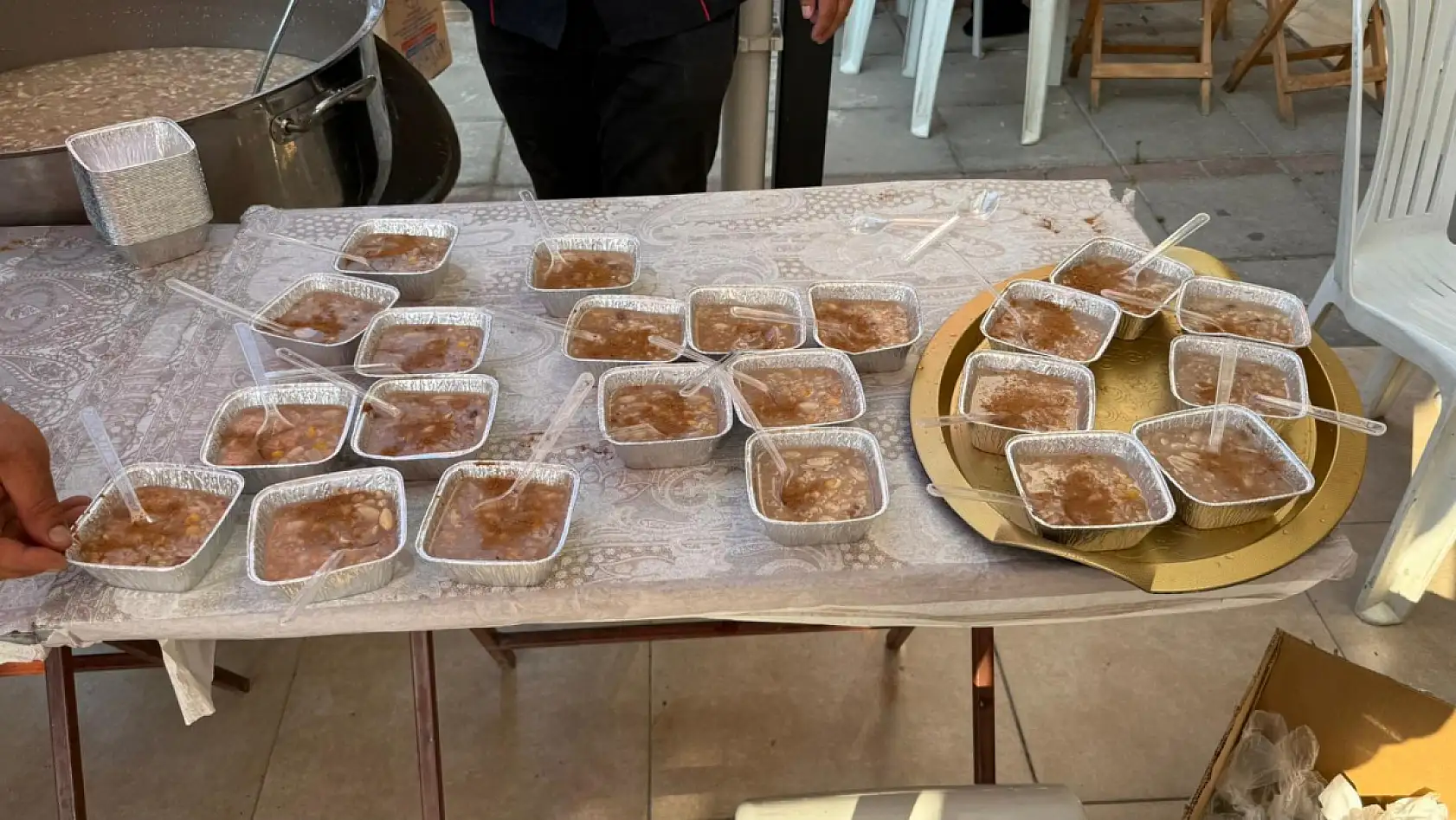 Fethiye'de Buse Helvacıoğlu, Aşure İkramında Bulundu