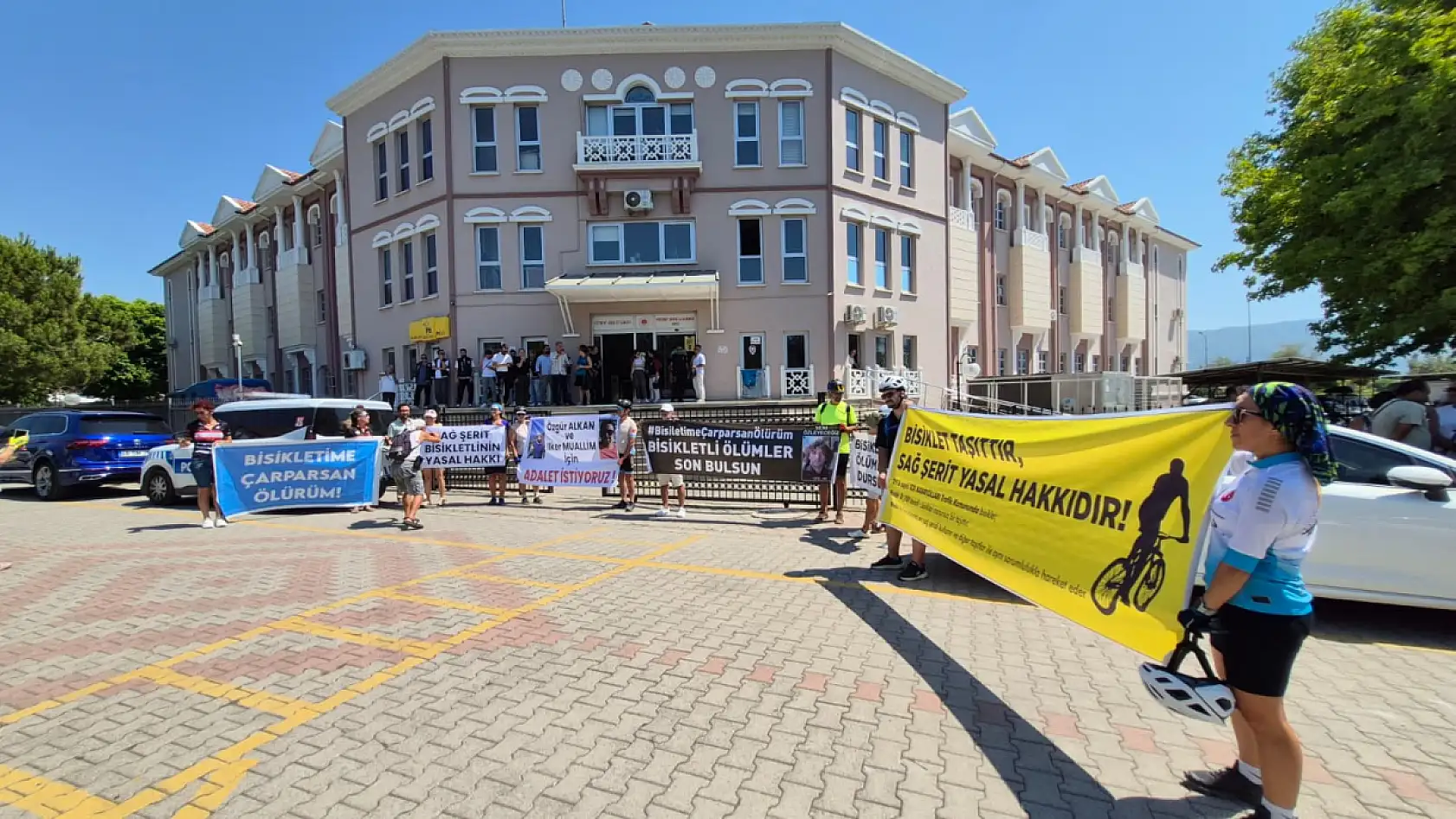 Fethiye'de Özgür Alkan ve İlker Muallim İçin Adalet Çağrısı