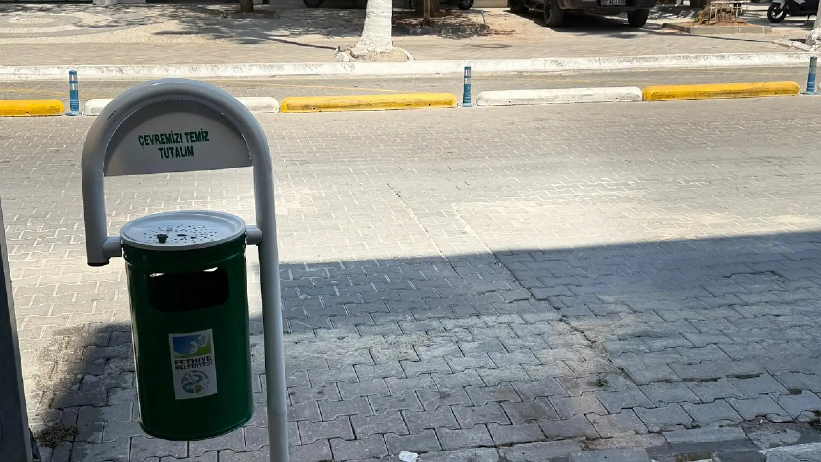 Fethiye Belediyesi, Çarşı'ya Yeni Çöp Kovaları Yerleştirdi