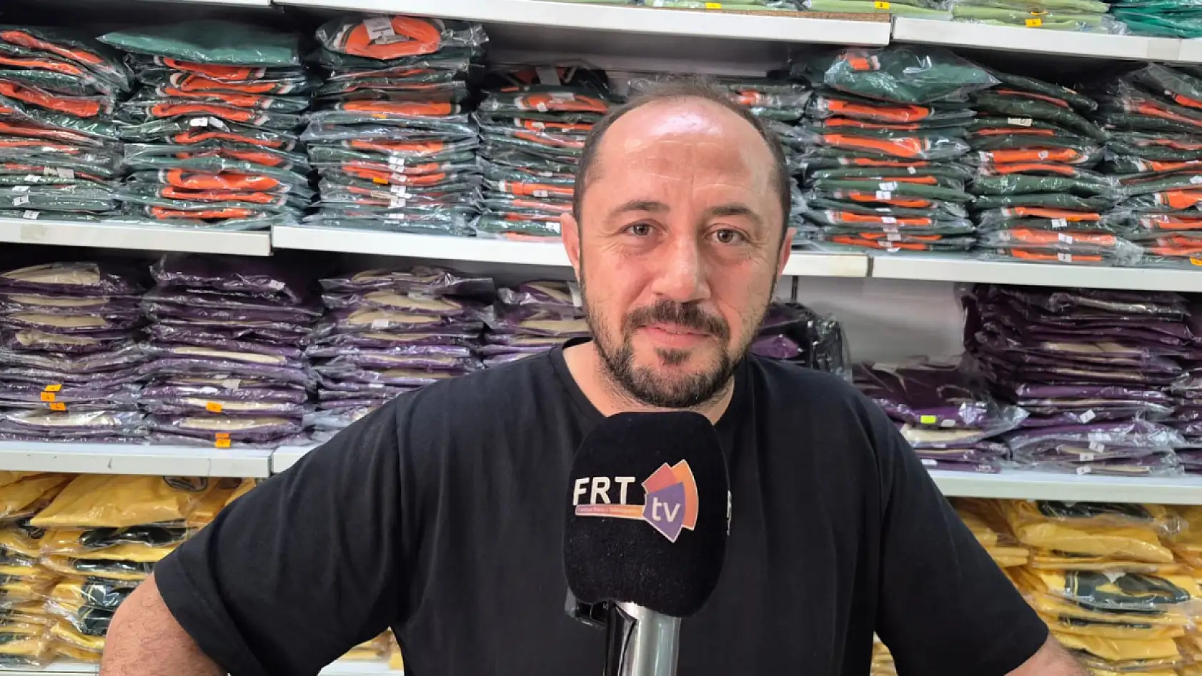Fethiye'de Güvençoğlu Tekstil'de okul kıyafetleri hazır