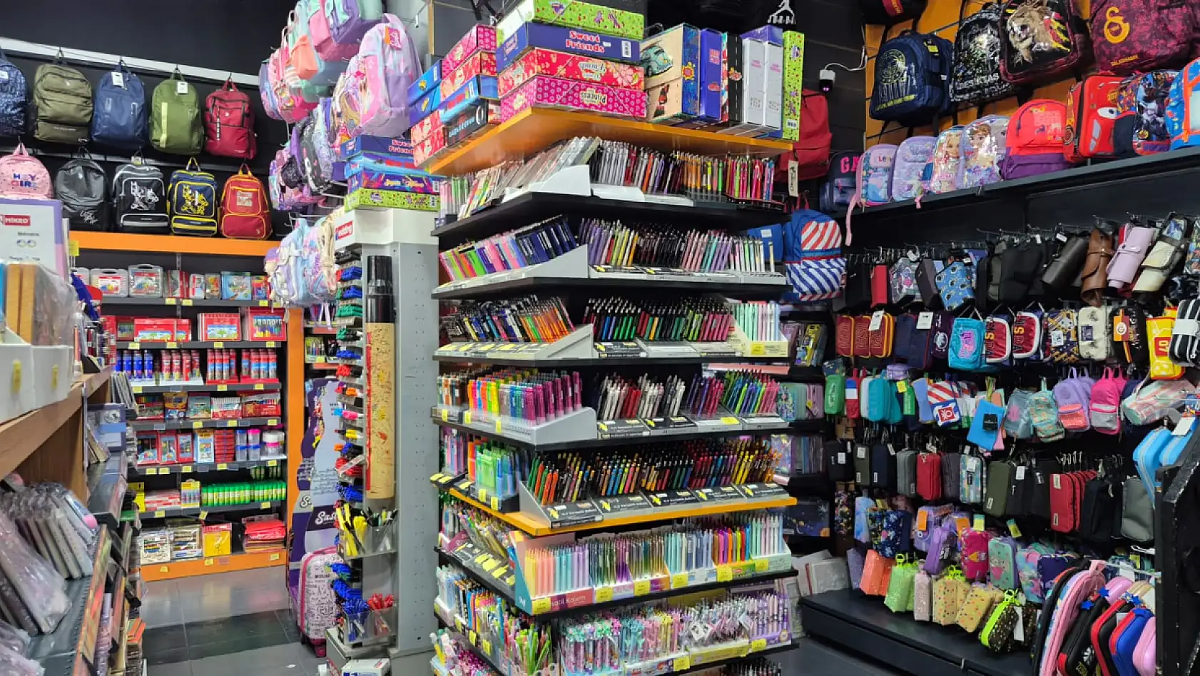 Fethiye'de kırtasiyelerde okul alışverişi yoğunluğu başladı