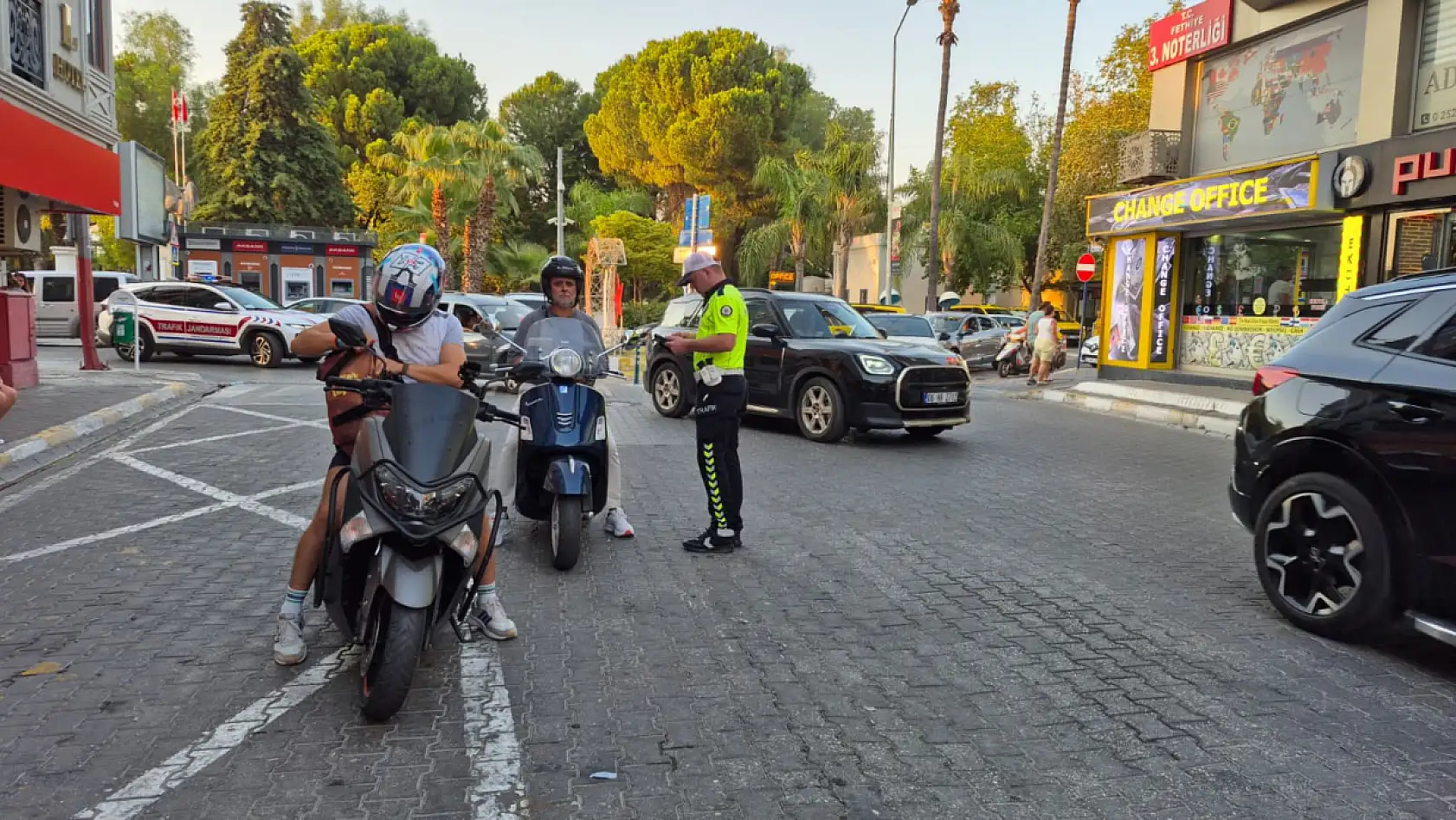 Fethiye'de trafik büro amirliği ekiplerinden sıkı denetim