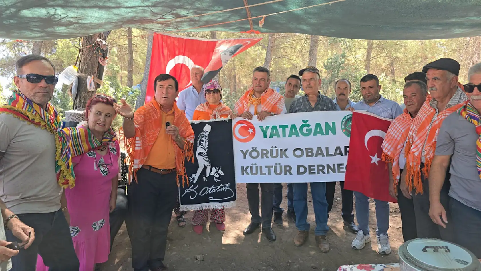 Dumanı halen tüten Yörük Çadırında Dernek