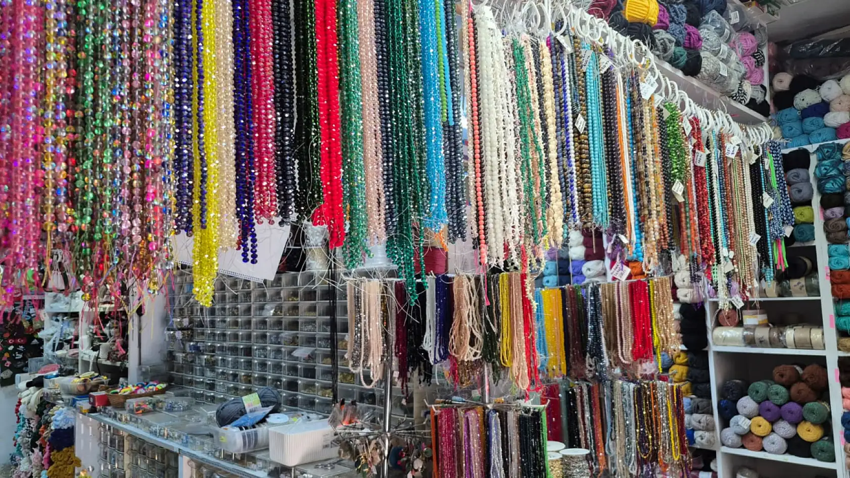 Fethiye'de El Yapımı Çanta ve Boncuk Satışlarında Yeni Sezon Heyecanı