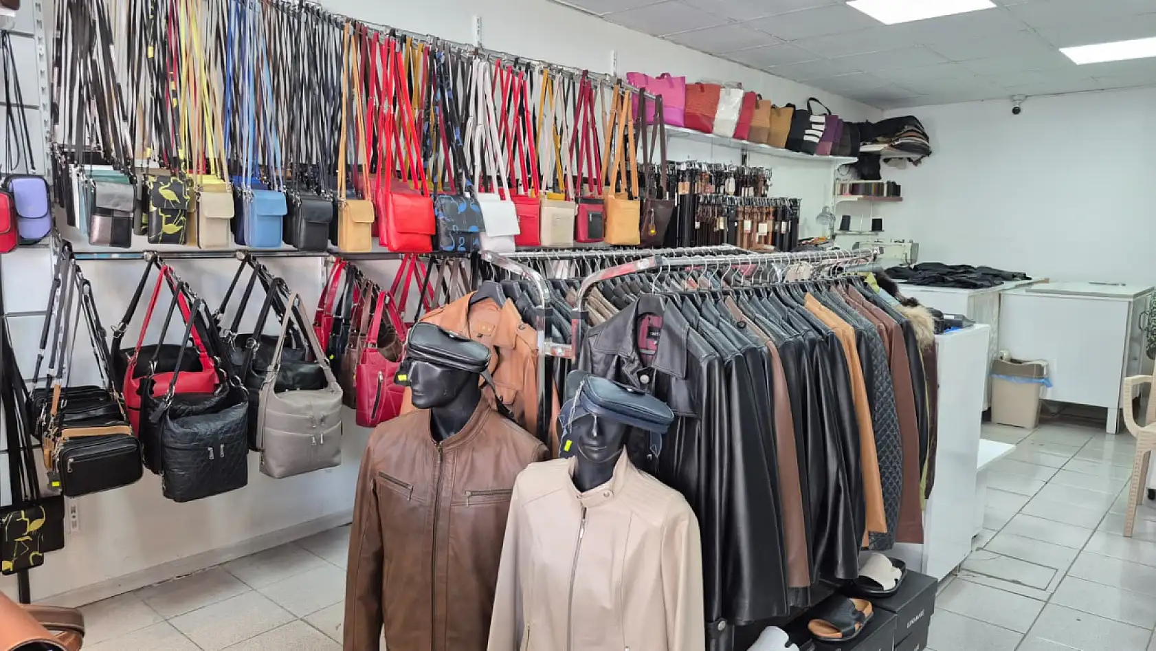 Fethiye'de Buket Genç: 'Deri Üretimi Sabır ve Özen İster, Ama Sonuç Çok Güzel Oluyor'