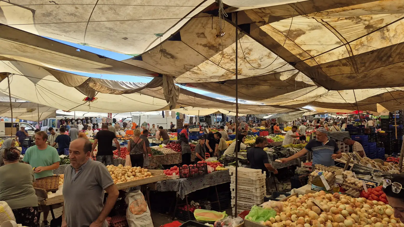 İzmir'den Gelen Vatandaş, Fethiye Pazar Pazarı'ndan Memnun Kaldı