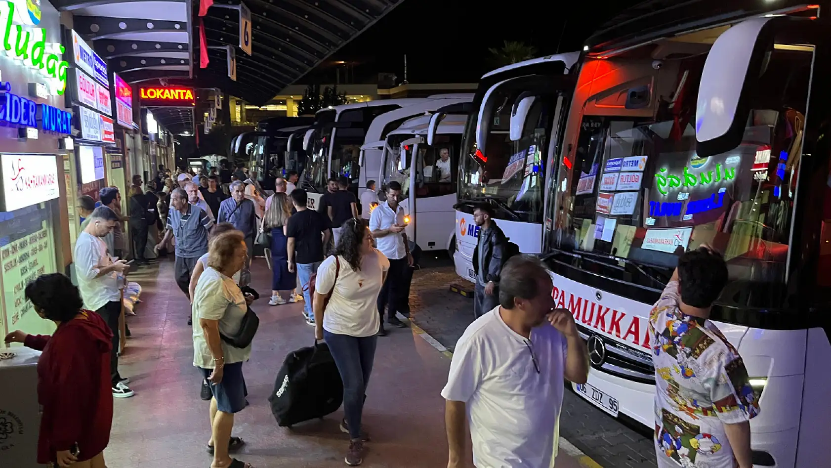 Fethiye'de Üniversiteler Açıldı, Tatilciler Dönüş Yolunda