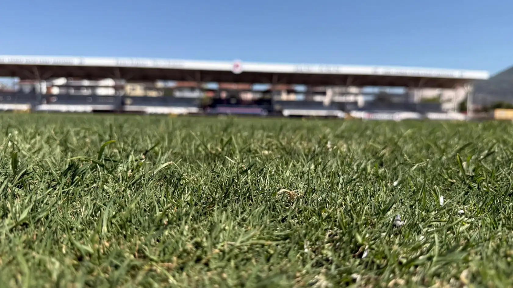 Fethiye İlçe Stadı'nda Betonarme Tribünün Yıkım İşlemi Başladı