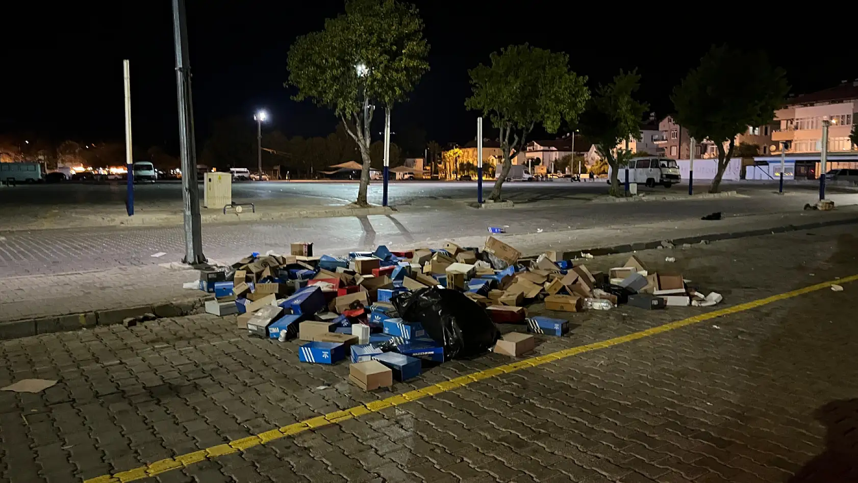 Fethiye Salı Pazarı sonrası çöp birikintisi tepki çekti