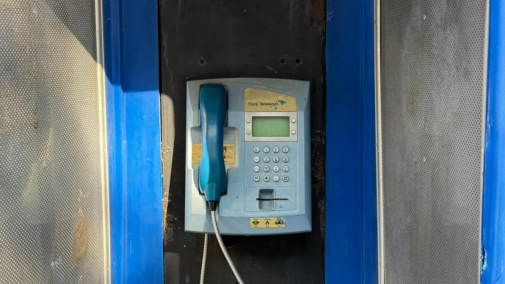 Ankesörlü Telefon Kulübeleri Tarihe Karıştı: Fethiye'de Yüzüne Bakan Yok!