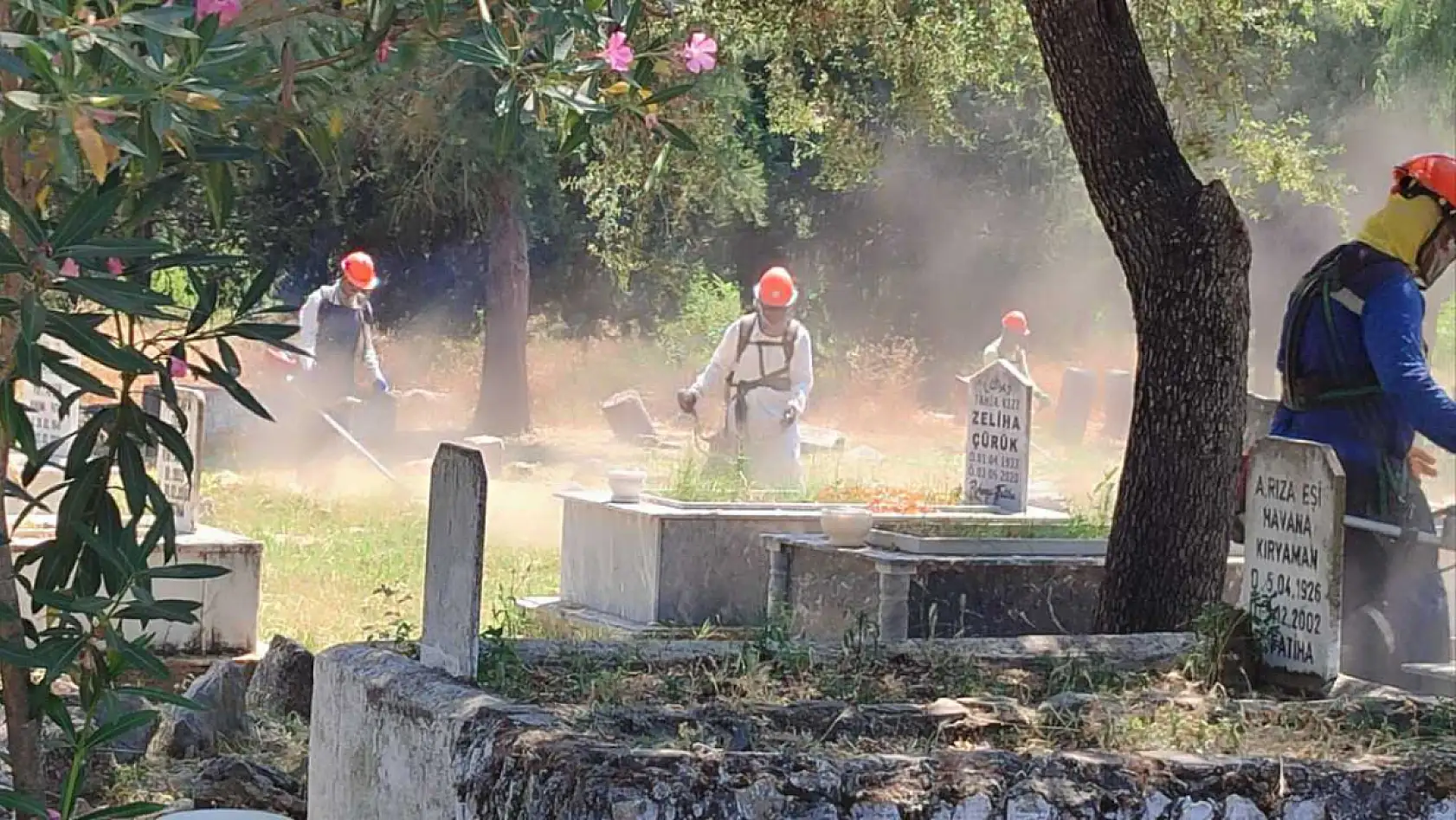 Muğla'da Mezarlıklar Temizleniyor, Aileler Isınıyor