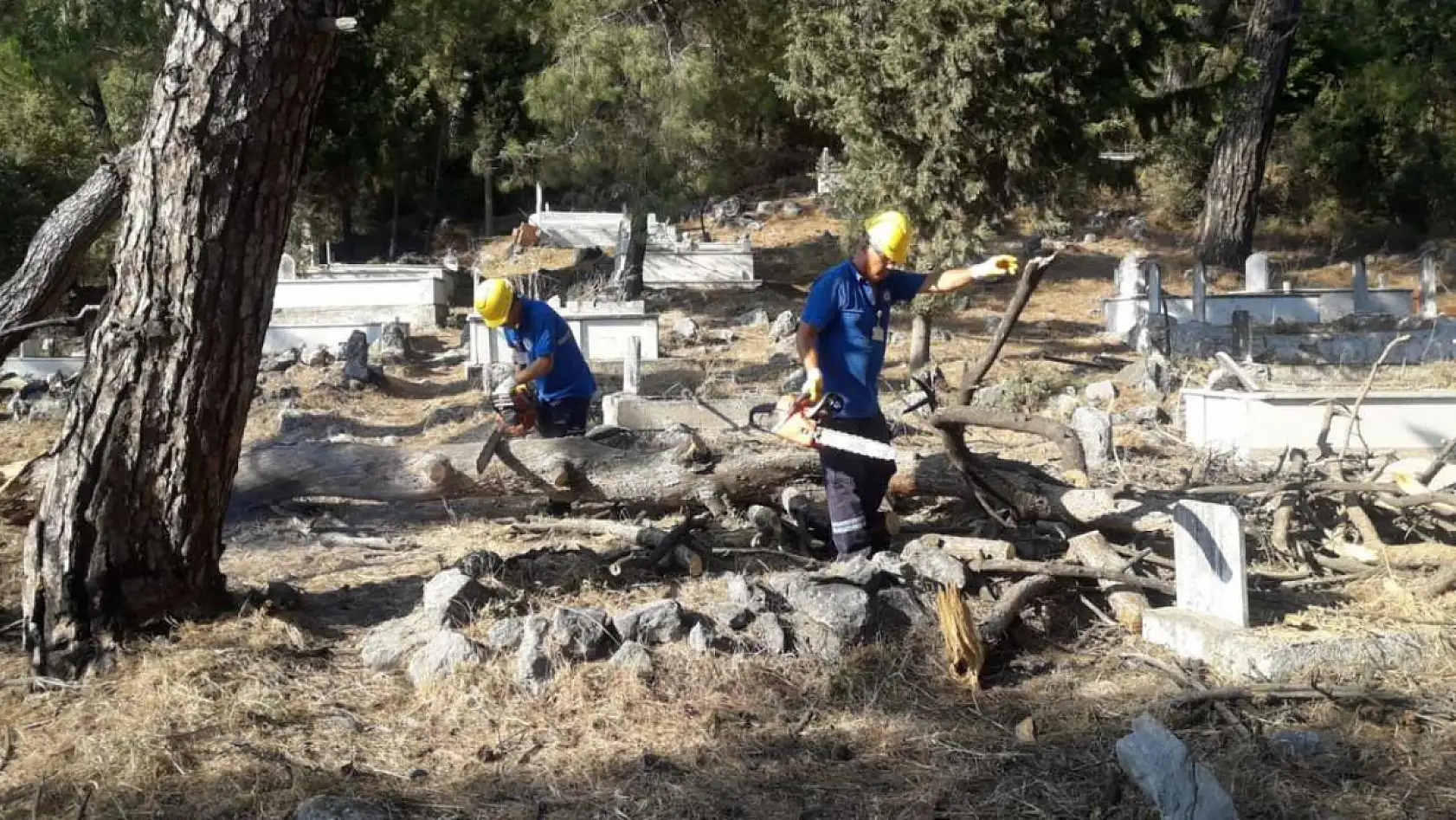 Muğla'da Mezarlıklar Temizleniyor, Aileler Isınıyor