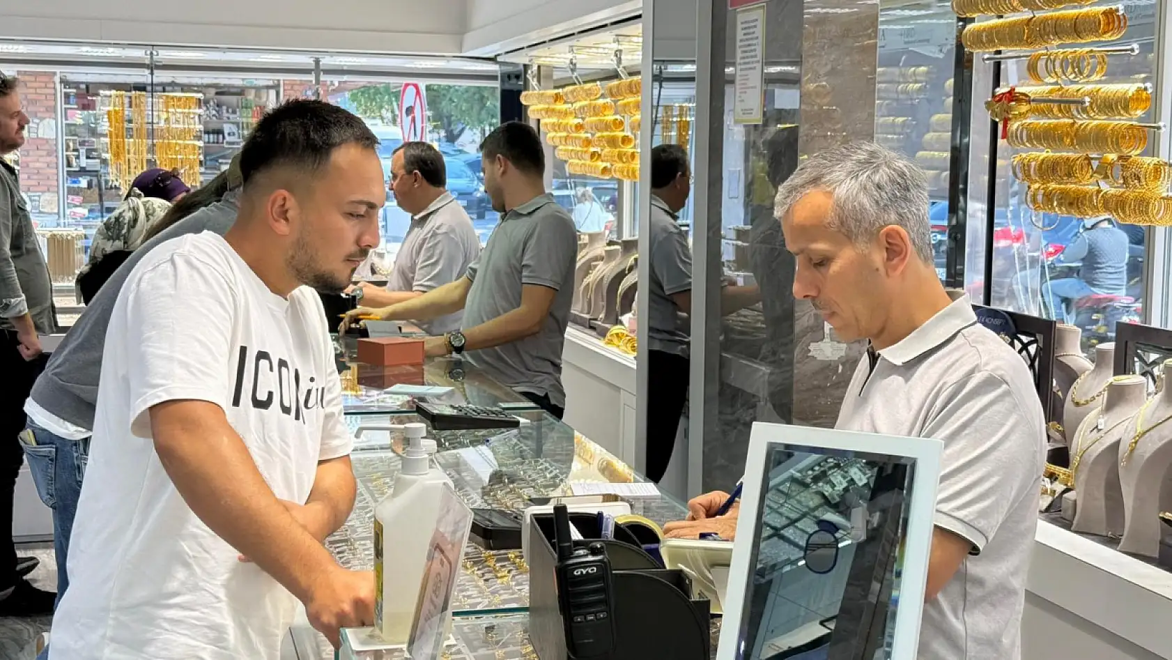 Altın rekor tazeledi: Fethiye'de kuyumcularda yoğunluk arttı