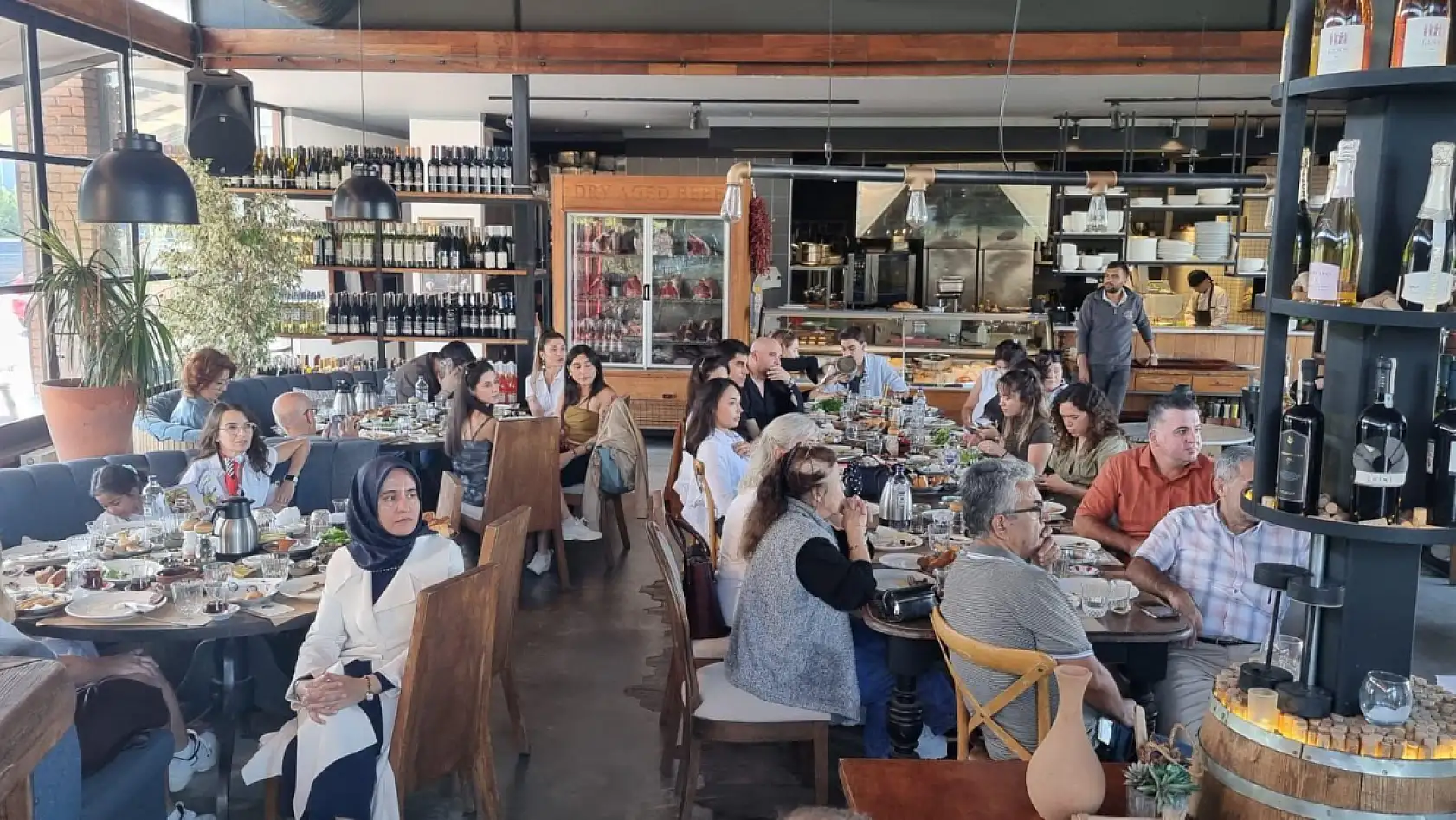 Muğla Eczacı Odası üyeleriyle kahvaltı da bir araya geldi