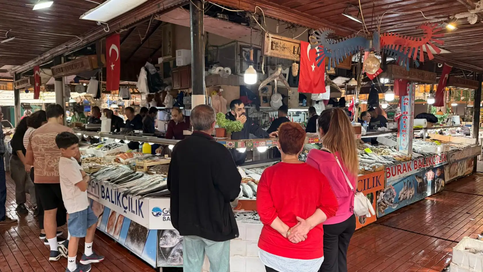 Fethiye Balık Hali'nde tezgahlarda son durum: Fiyatlar cep yakıyor!