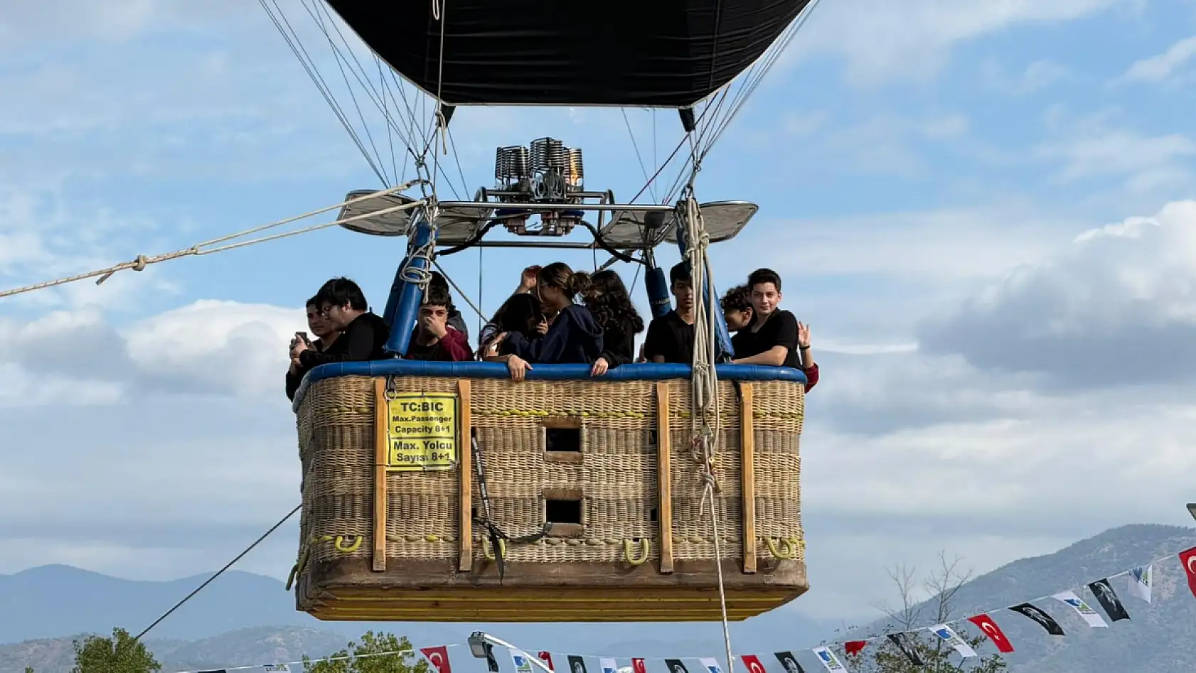 Fethiye'de sıcak hava balonu her yaştan katılımcının ilgisini çekiyor