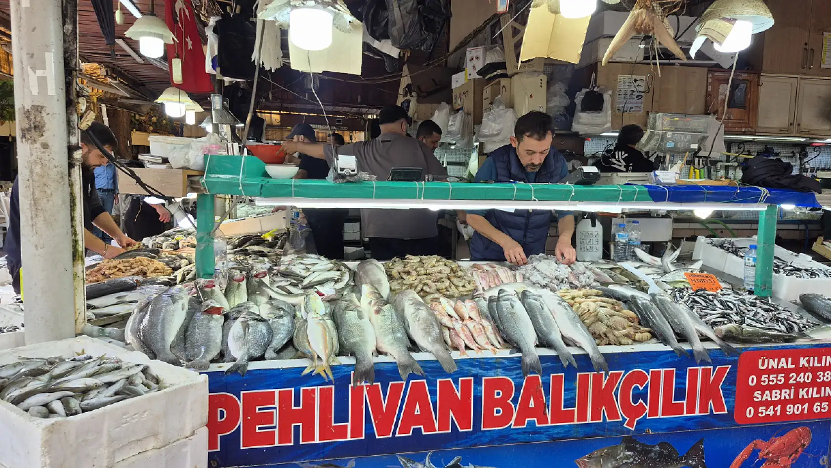 Fethiye'de tezgâhlar taze balıklarla doldu