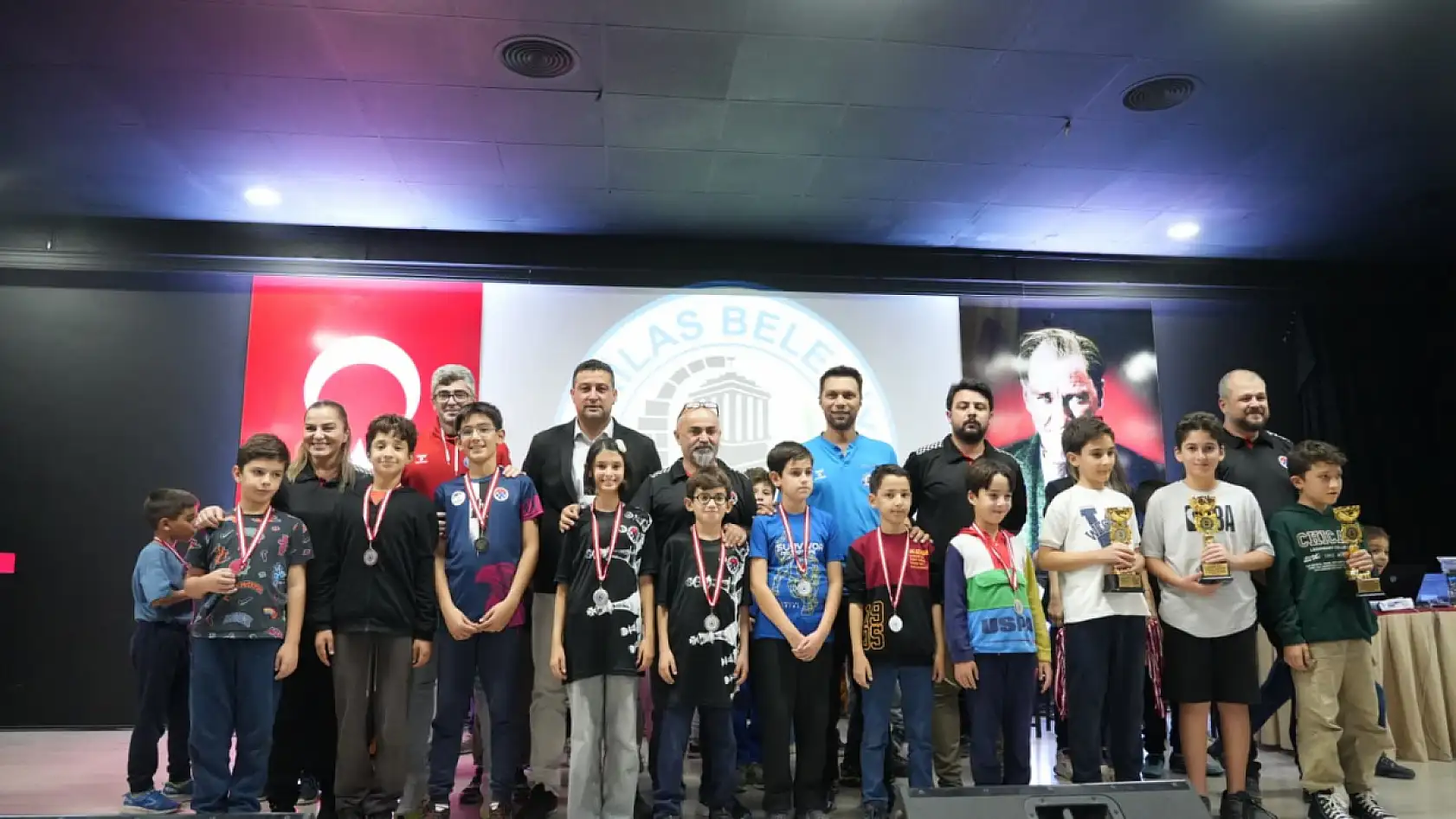 Milas'ta Cumhuriyet Bayramı Satranç Turnuvası Tamamlandı