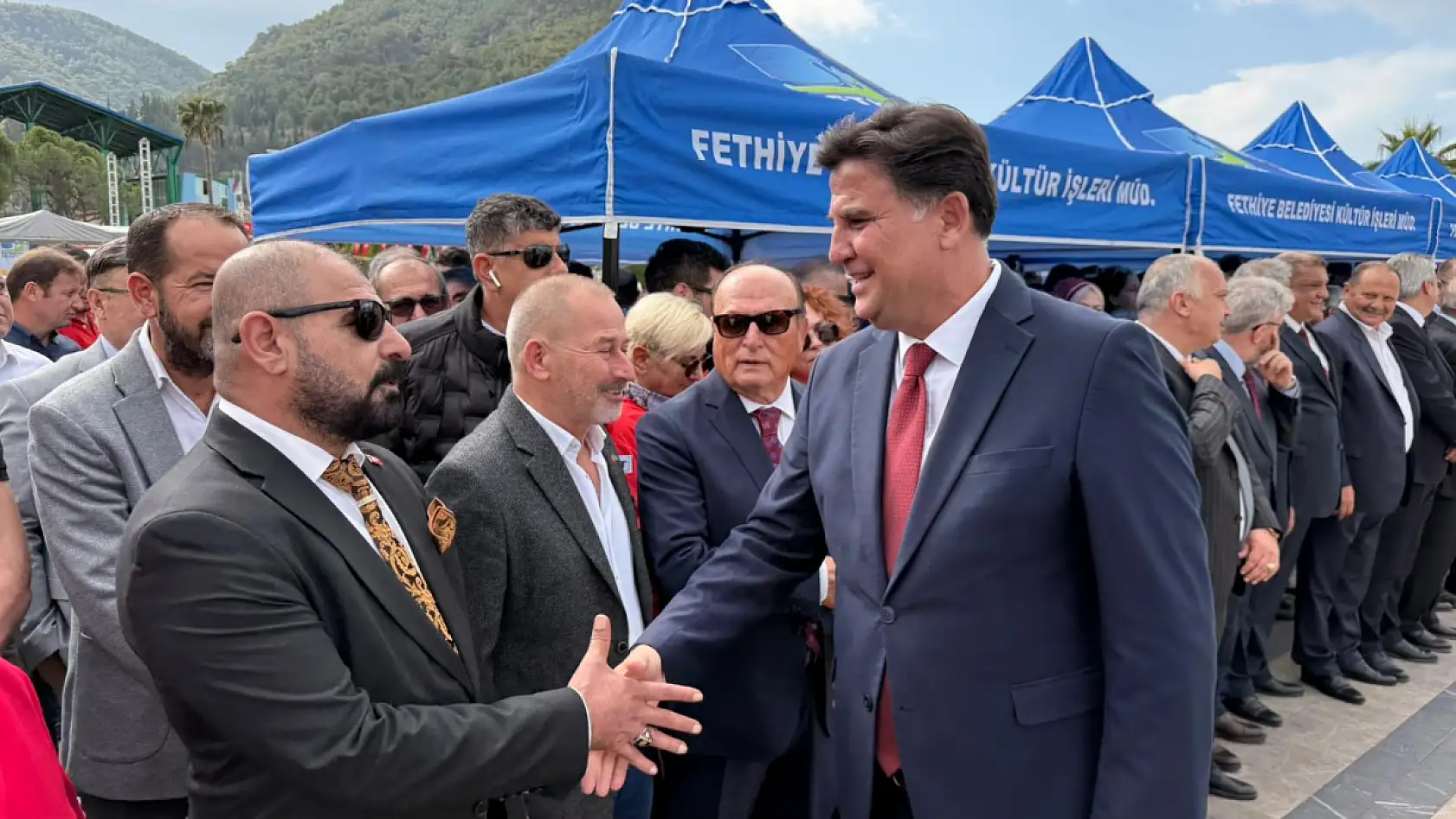 Fethiye'de Cumhuriyet Bayramı kutlamaları kapsamında Atatürk Anıtı'na çelenk sunuldu